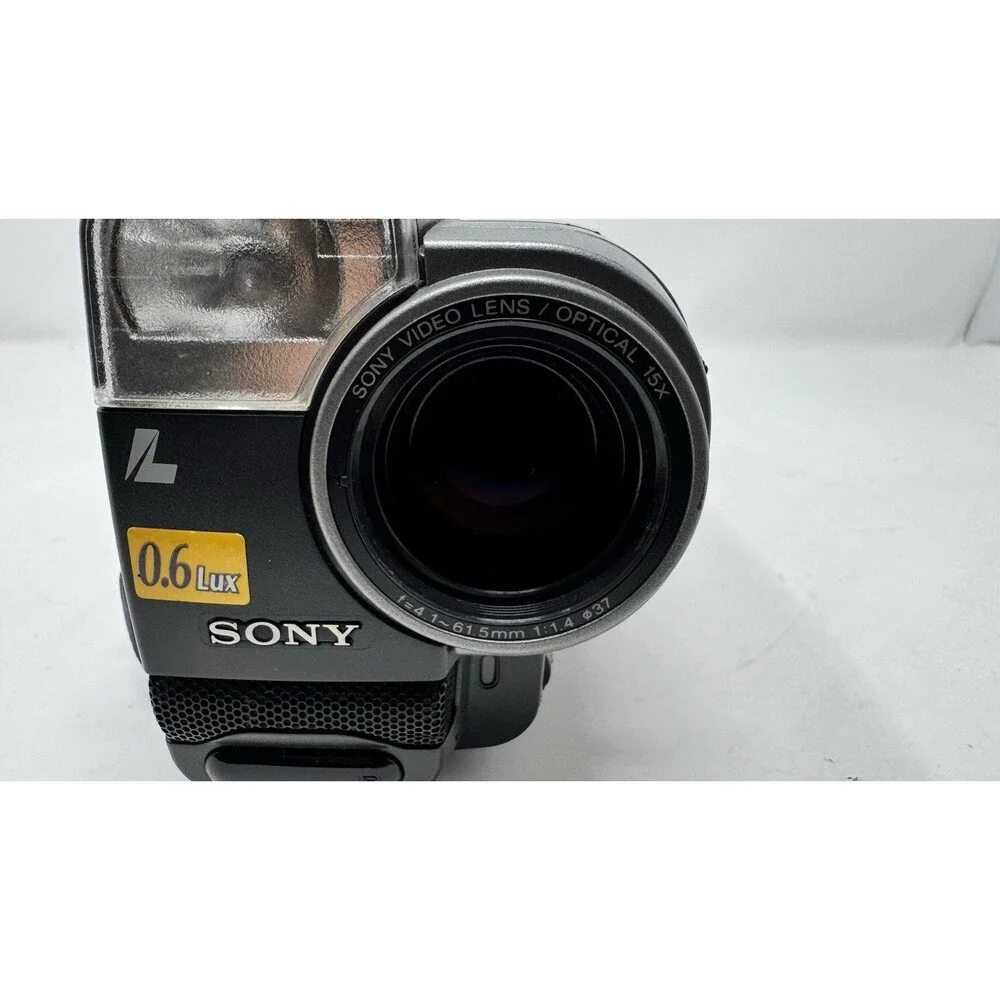 Sony Handycam CCD-TR86 8mm 30 X Digital Zoom Handheld Video Camera Parts Only!